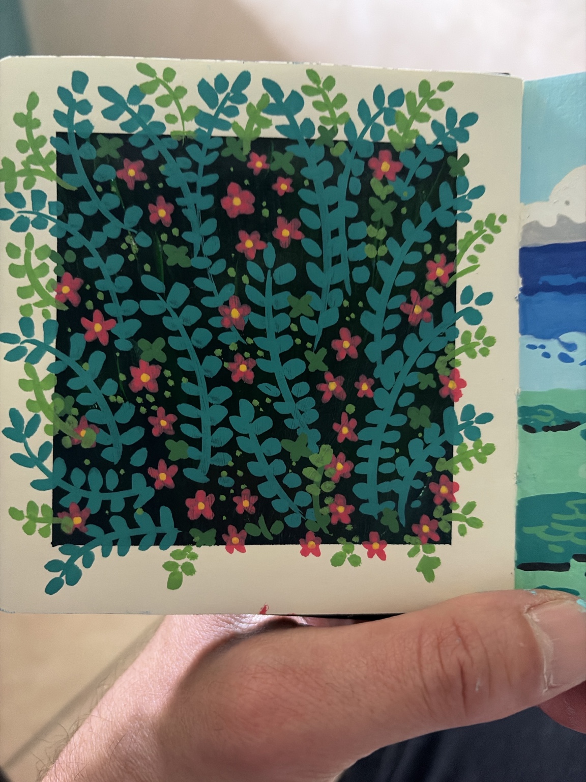 Fiori rossi tra le foglie